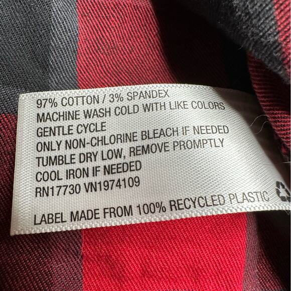 Red and Black Plaid Skirt - Picture 7 of 9